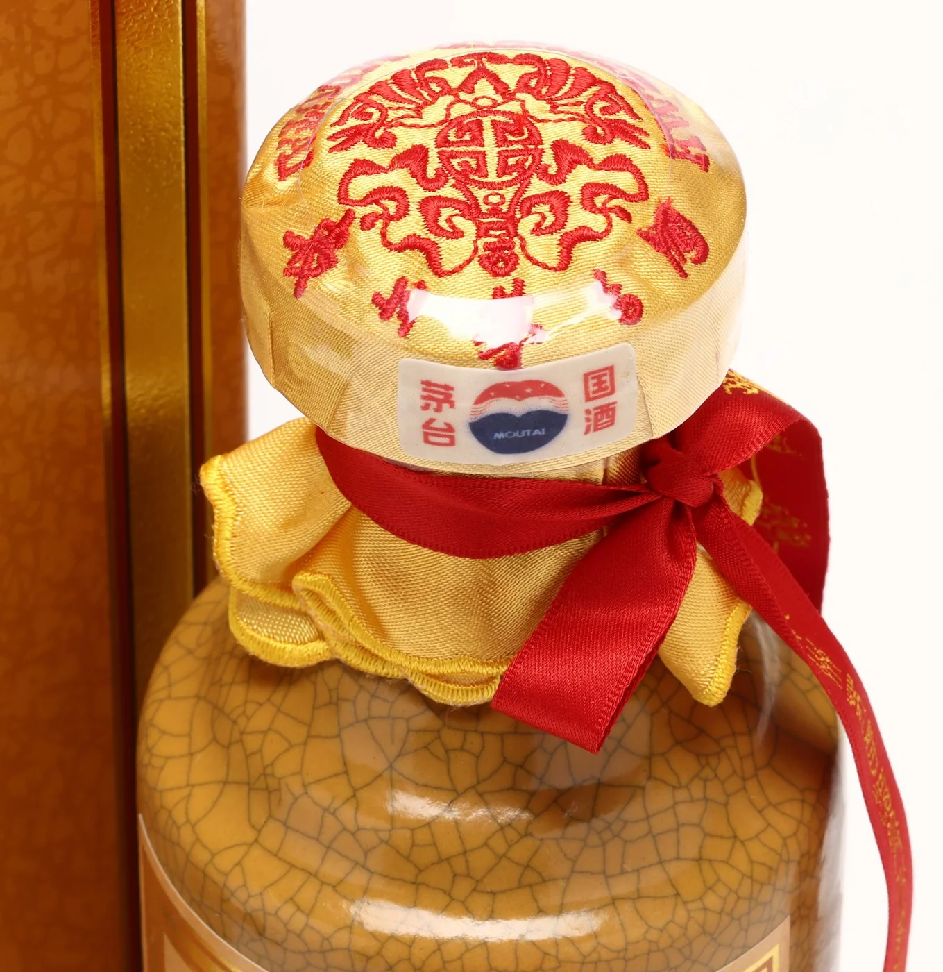 Kweichow Moutai Precious Series Golden Dragon Ceramic Decanter Box Set 2001 500ml 53% - Image 3